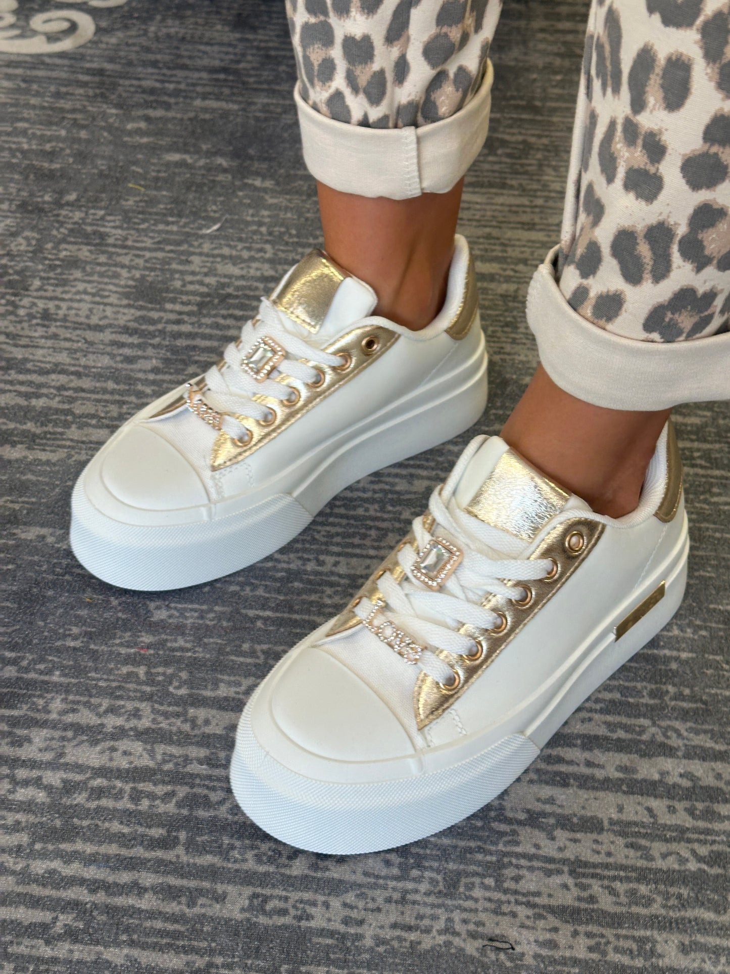 Sneaker