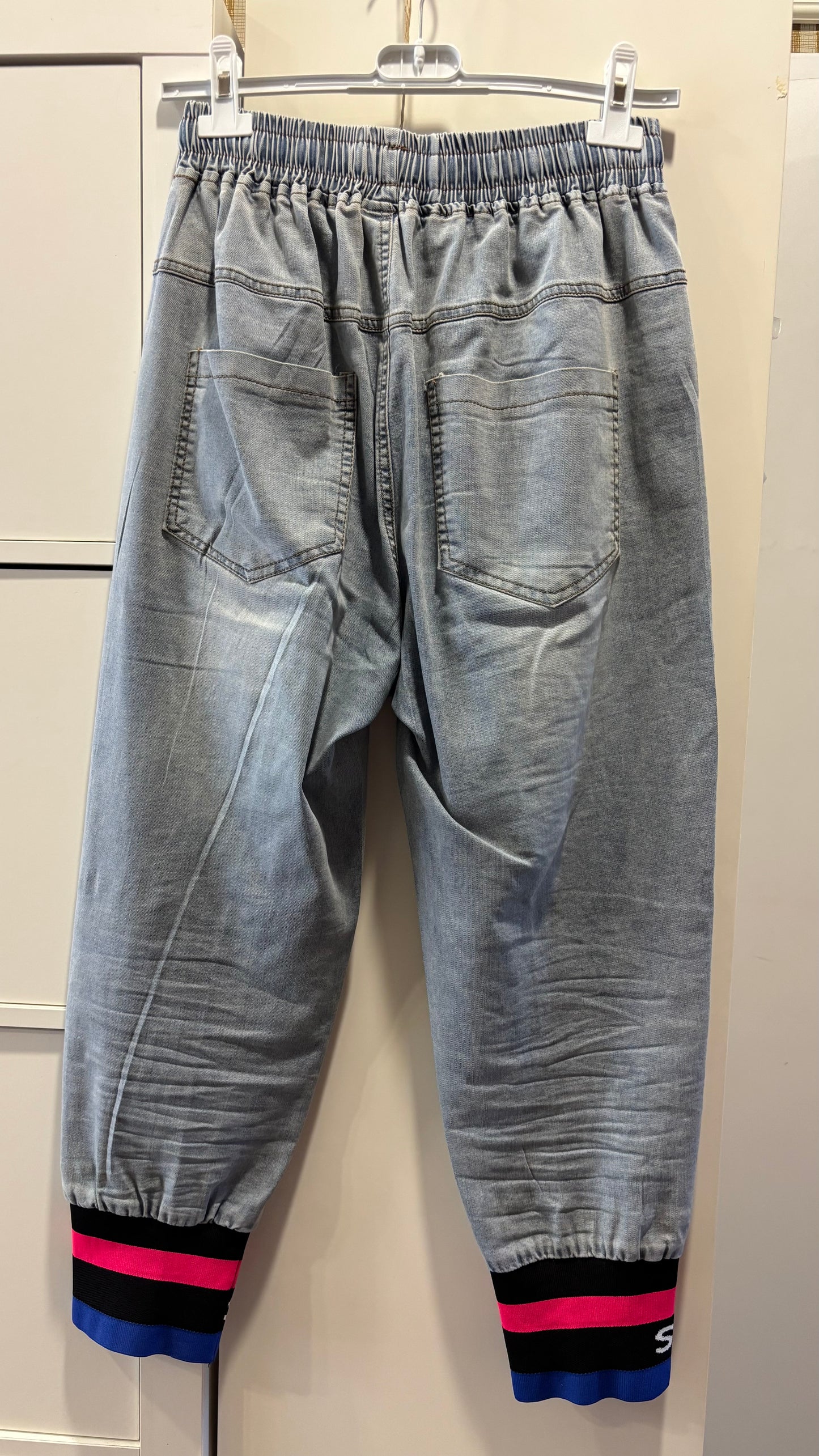 Jeans mit Enten-Strassmotiv
