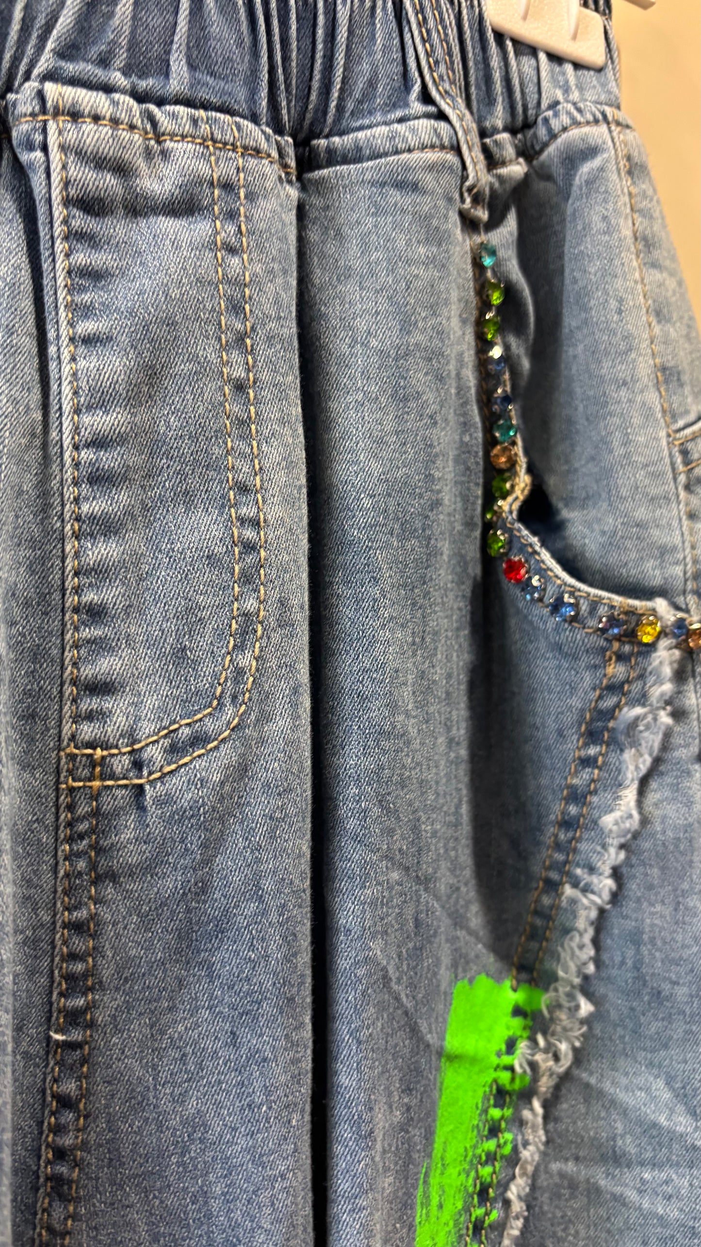 Jeans mit Strassmotiv