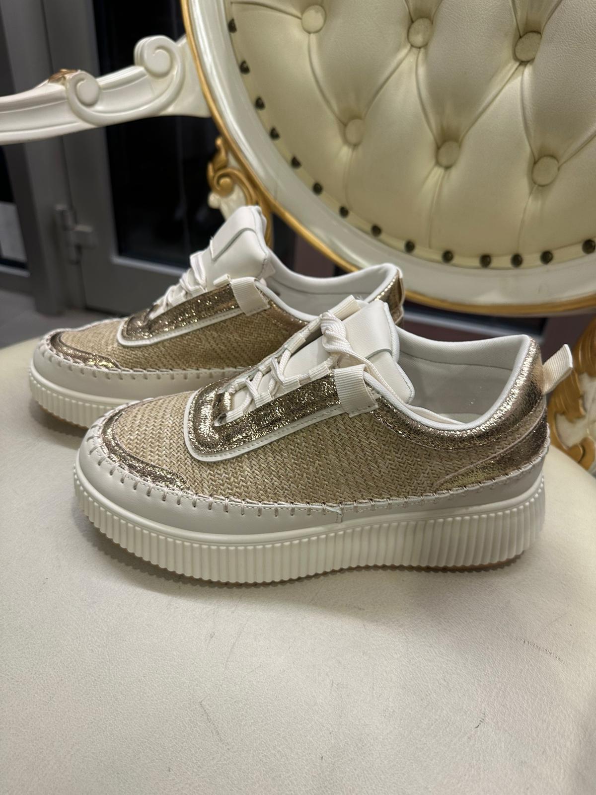 Sneaker