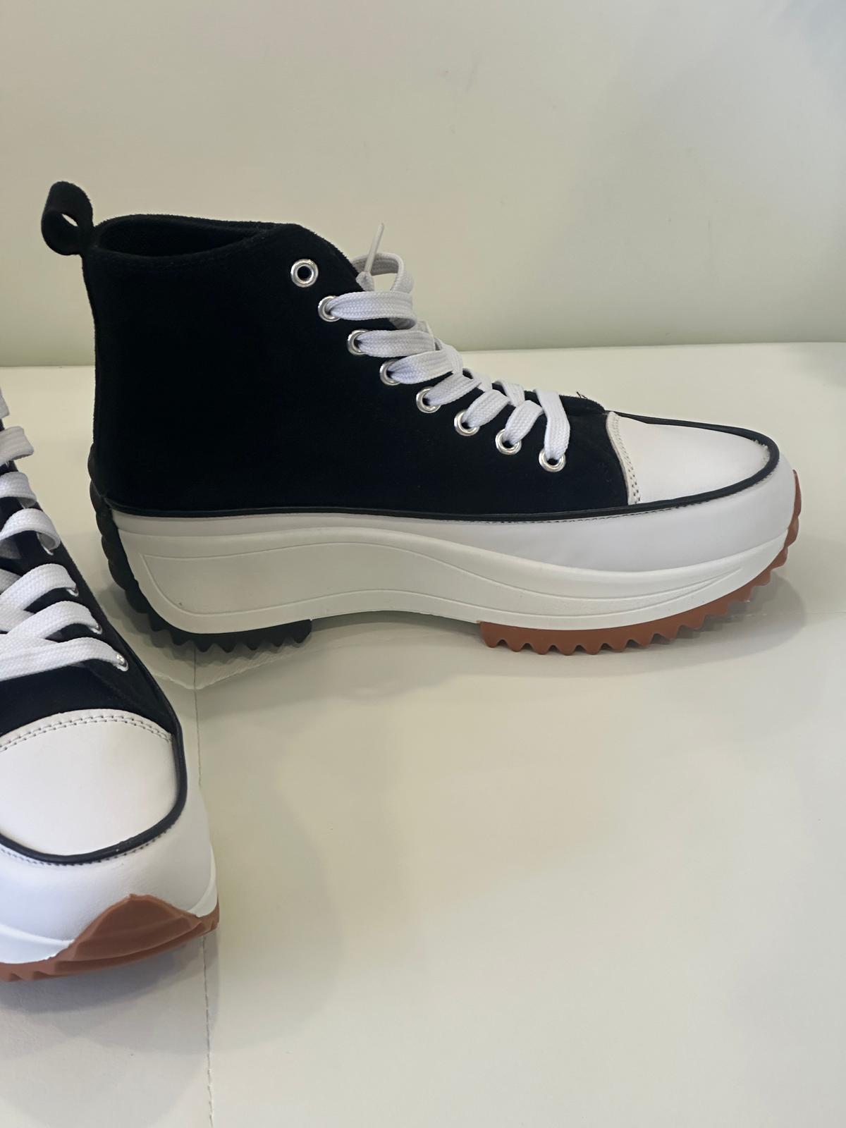 Sneaker