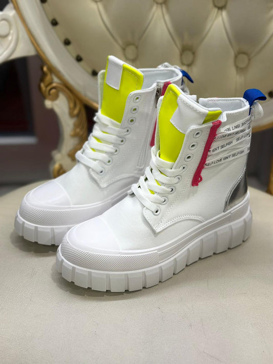 Weiße Sneaker