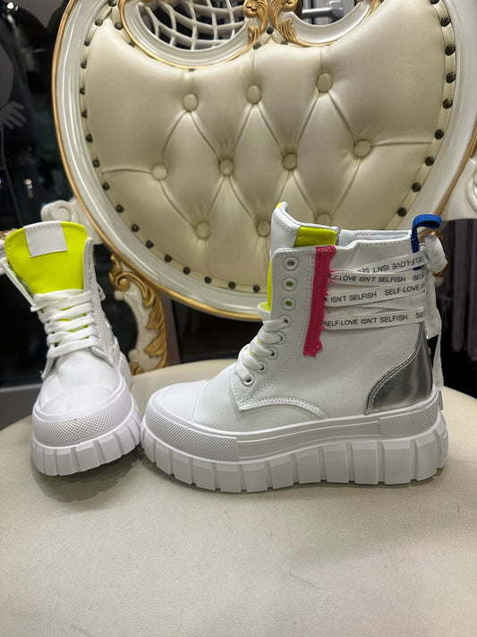Weiße Sneaker
